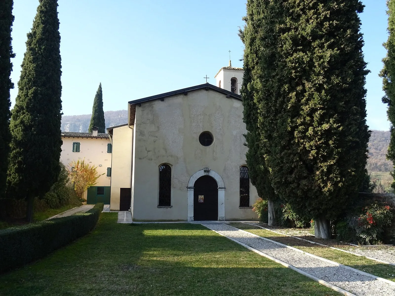 La chiesa della Madonna del Soccorso a Costermano sul Garda